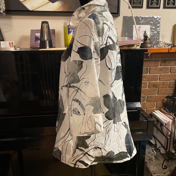 Joseph Ribkoff Blouse size 12 - Picture 3 of 9